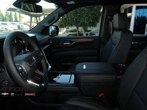 New 2025 GMC Yukon XL Denali w/ Sun & Power Step Package image 13