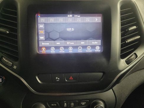 Used 2020 Jeep Cherokee Latitude Plus FWD image 25