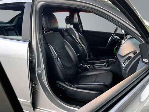 Used 2013 Dodge Avenger R/T image 24