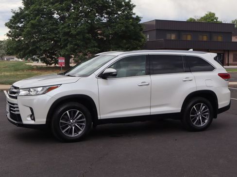 Used 2019 Toyota Highlander XLE AWD/4WD image 11