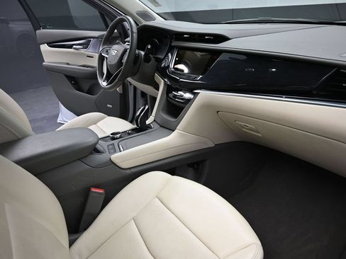 Certified 2023 Cadillac XT6 Premium Luxury AWD/4WD image 24
