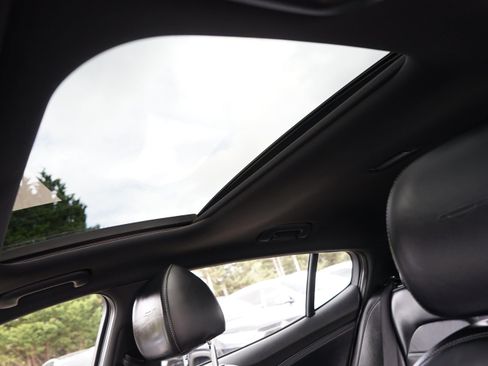 Used 2018 Kia Stinger GT2 AWD/4WD image 17