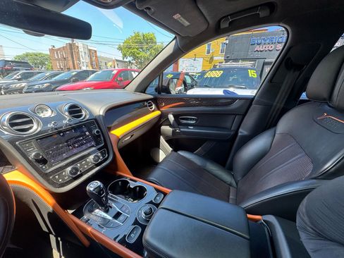 Used 2020 Bentley Bentayga Design Series image 30