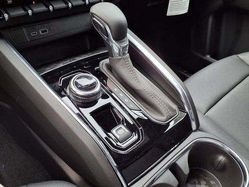 New 2026 GMC Canyon Elevation w/ Convenience Package image 15