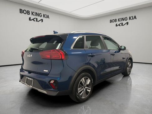 Used 2022 Kia Niro EX Premium FWD image 5