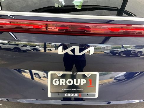Used 2025 Kia Carnival FWD image 30