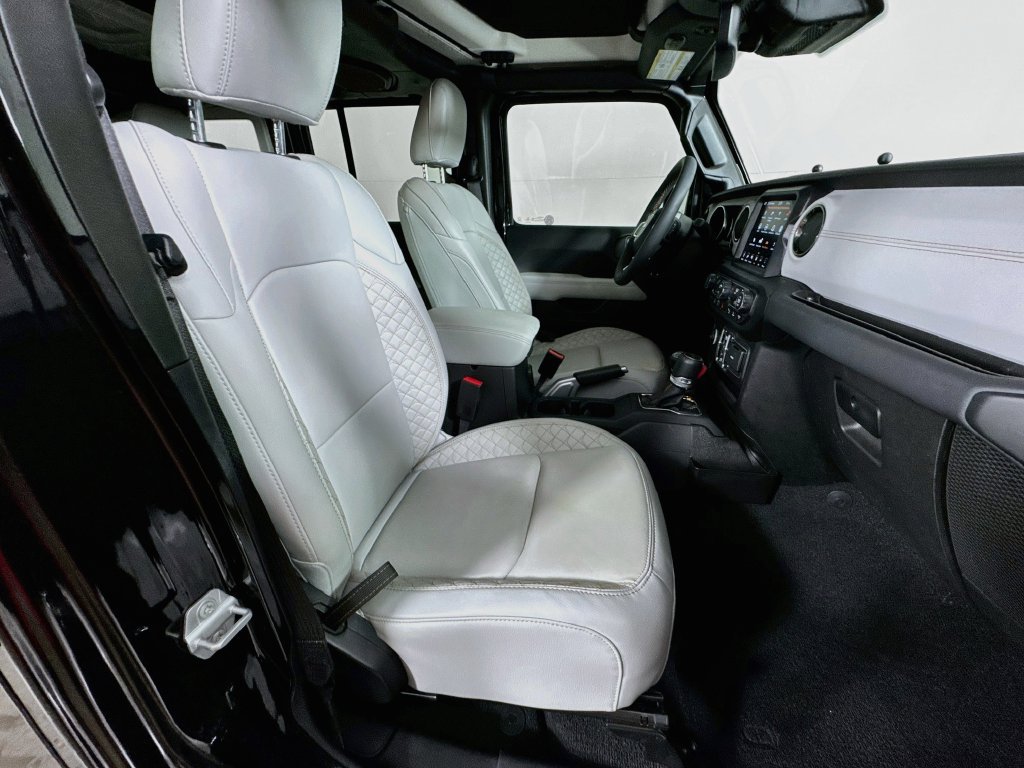 Used 2023 Jeep Wrangler Unlimited Sahara AWD/4WD image 34