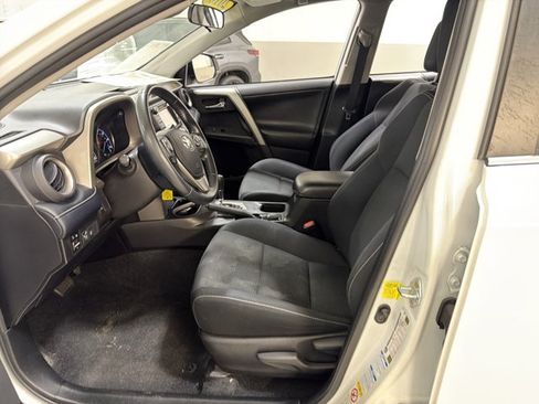 Used 2018 Toyota RAV4 XLE AWD/4WD image 6
