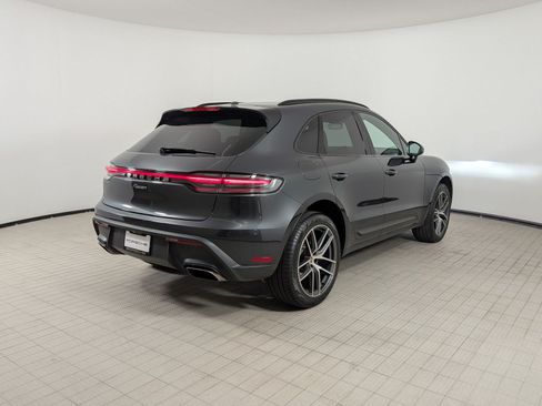 Certified 2022 Porsche Macan AWD/4WD image 9