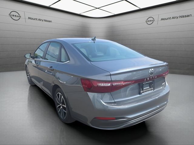 Used 2025 Volkswagen Jetta SE FWD image 6