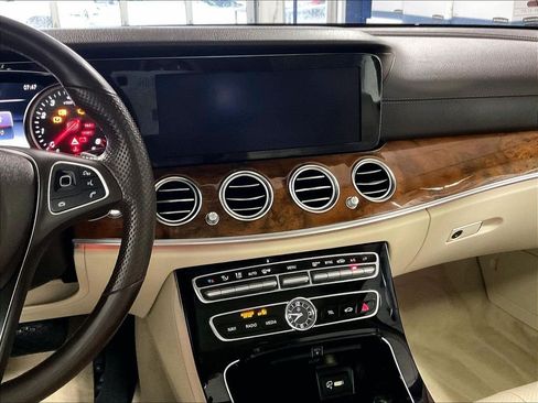 Used 2018 Mercedes-Benz E 400 4MATIC Wagon image 18