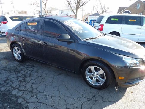 Used 2014 Chevrolet Cruze LS image 3