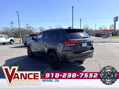 Used 2019 Jeep Grand Cherokee Altitude image 5