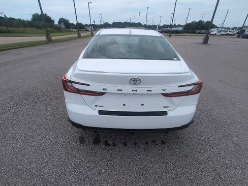 Used 2025 Toyota Camry SE w/ Convenience Package FWD image 7