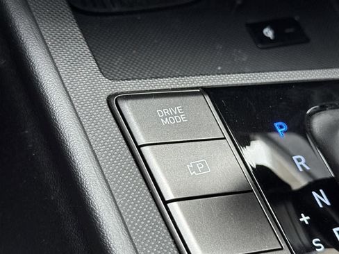 Certified 2025 Hyundai Elantra Sport image 18