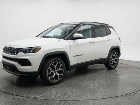 Used 2025 Jeep Compass Limited AWD/4WD image 3