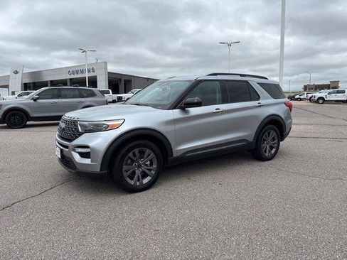 Used 2022 Ford Explorer XLT w/ Equipment Group 202A AWD/4WD image 1