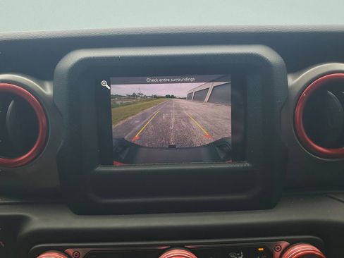 Used 2021 Jeep Gladiator Sport AWD/4WD image 19