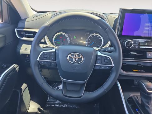 Certified 2026 Toyota Highlander XLE AWD/4WD image 12