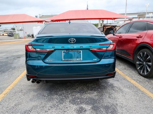 Used 2025 Toyota Camry SE w/ Convenience Package image 9