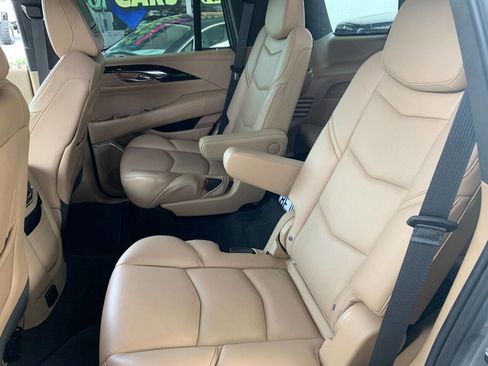 Used 2018 Cadillac Escalade Platinum RWD image 24