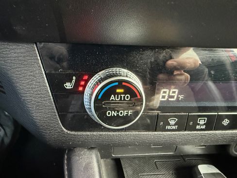 Used 2022 Mitsubishi Outlander SE image 18