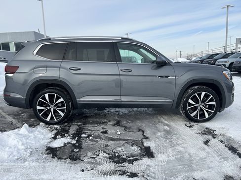 Certified 2025 Volkswagen Atlas SEL Premium R-Line image 8