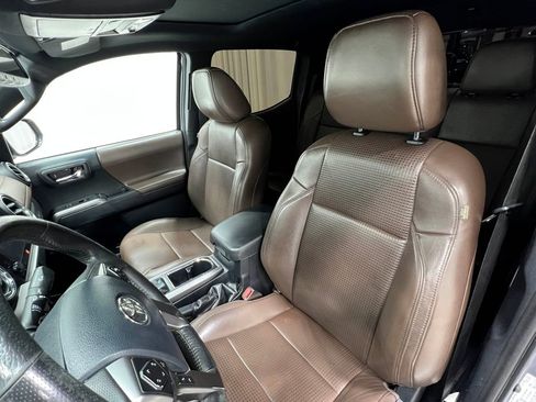 Used 2017 Toyota Tacoma Limited w/ Tow Package AWD/4WD image 15
