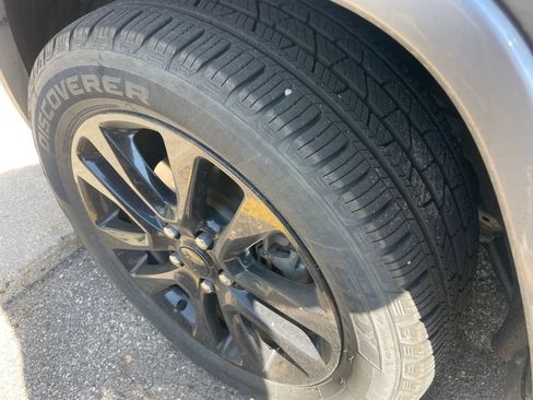 Used 2018 Jeep Grand Cherokee Altitude AWD/4WD image 8