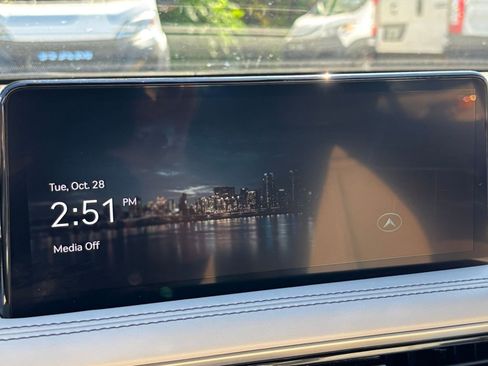 Used 2025 Genesis G70 2.5T image 21