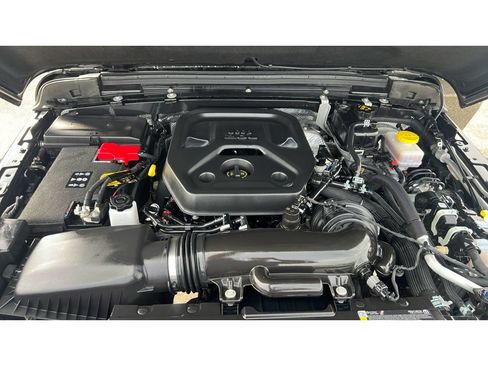 Used 2025 Jeep Wrangler Unlimited Rubicon AWD/4WD image 17
