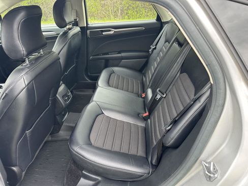 Used 2017 Ford Fusion SE AWD/4WD image 23