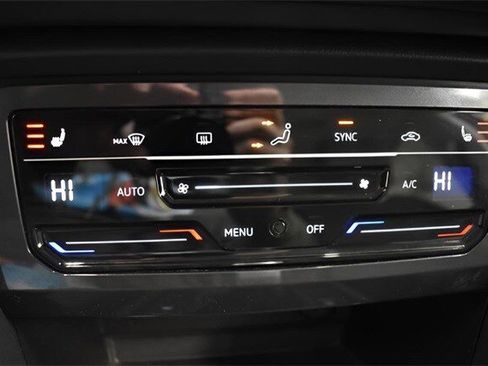 Used 2022 Volkswagen Tiguan SE image 28