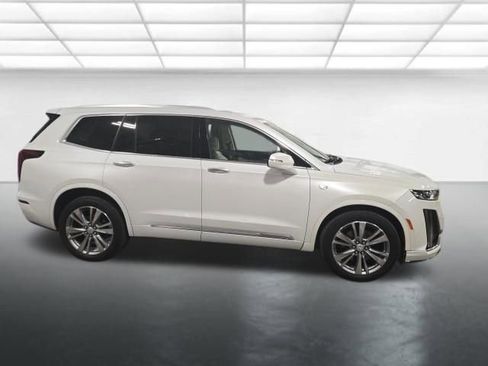 Used 2023 Cadillac XT6 Premium Luxury image 3