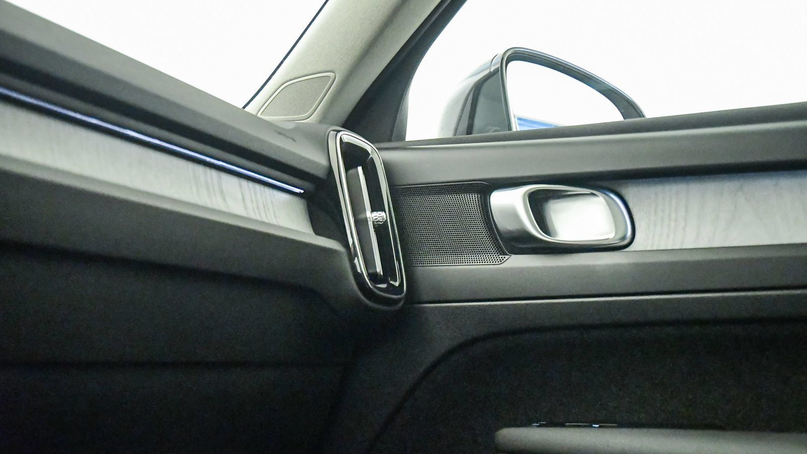 Certified 2026 Volvo XC40 B5 Plus AWD/4WD image 23