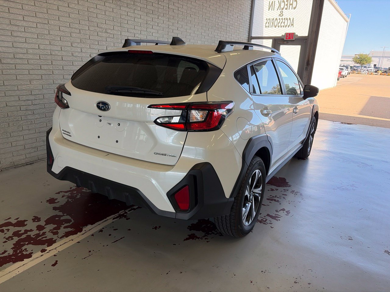 Used 2025 Subaru Crosstrek 2.5i Premium AWD/4WD image 3