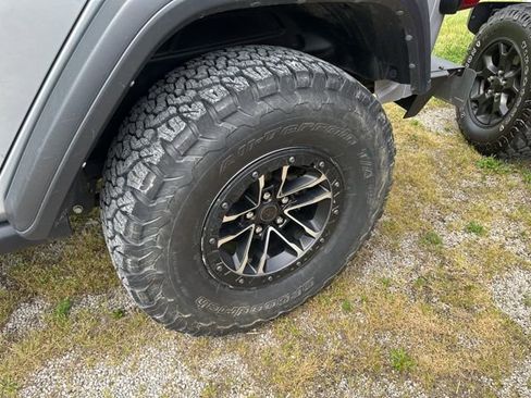 Used 2024 Jeep Wrangler Unlimited Rubicon w/ XTREMEE 35" Tire Package AWD/4WD image 8