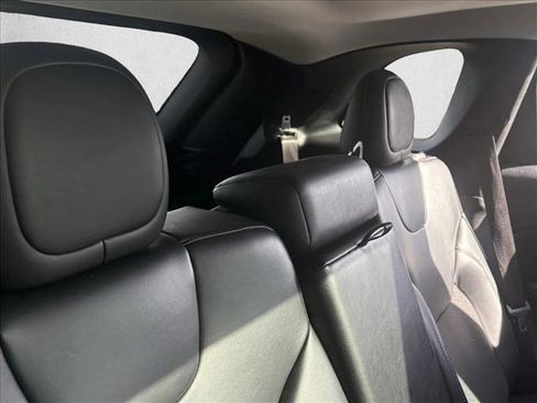 Used 2020 Jeep Cherokee Latitude Plus image 16