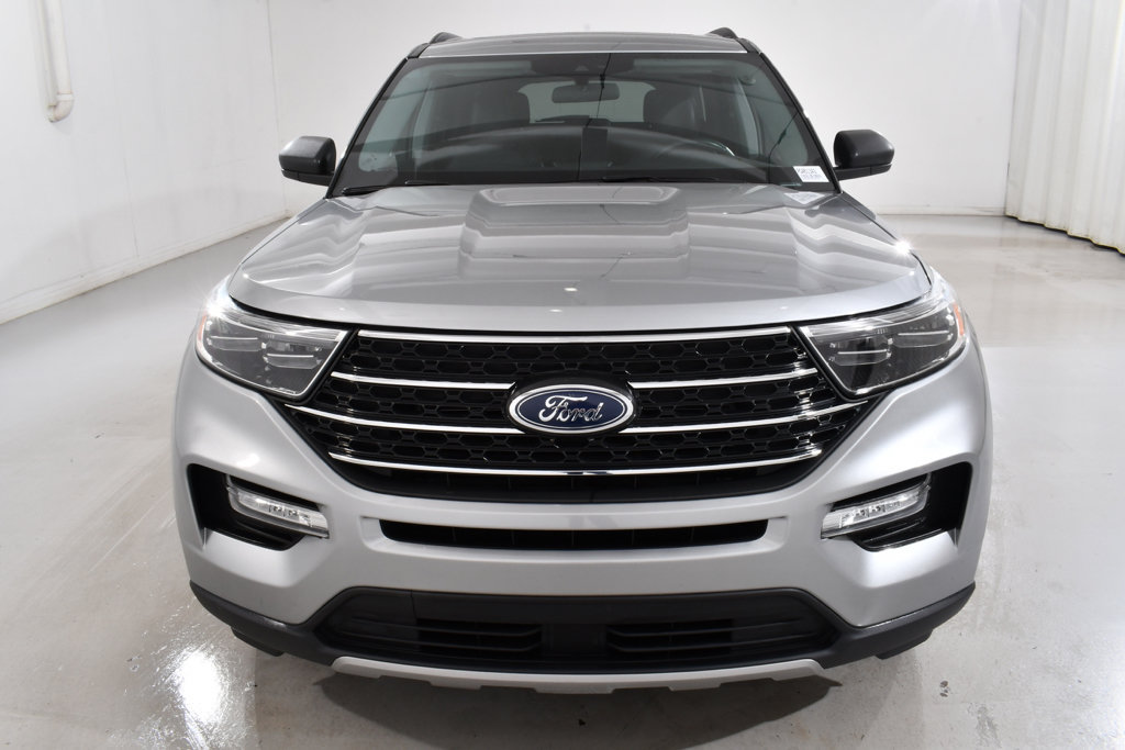 Used 2023 Ford Explorer XLT w/ Equipment Group 202A AWD/4WD image 3