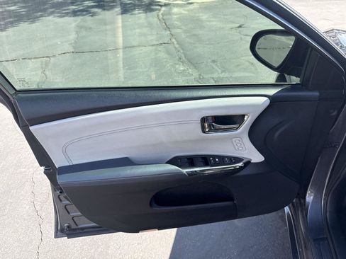 Used 2014 Toyota Avalon Limited w/ Technology Package FWD image 9