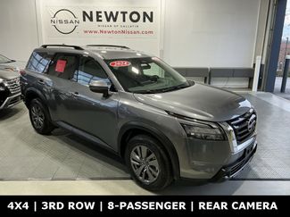 Used 2024 Nissan Pathfinder SV video 1