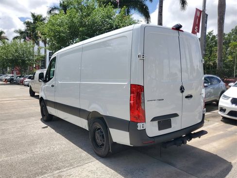 Used 2025 Mercedes-Benz Sprinter 2500 image 4