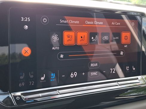 Certified 2024 Volkswagen Atlas Peak Edition SE AWD/4WD image 20