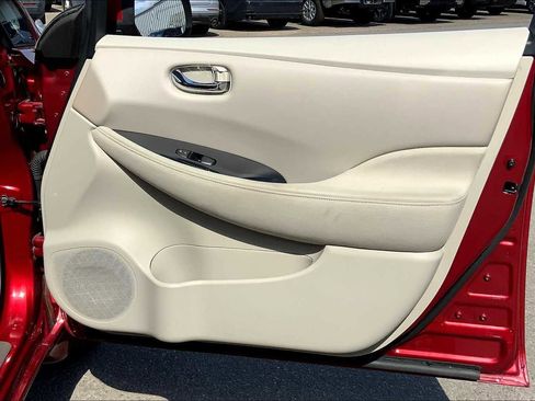 Used 2012 Nissan Leaf SV image 21