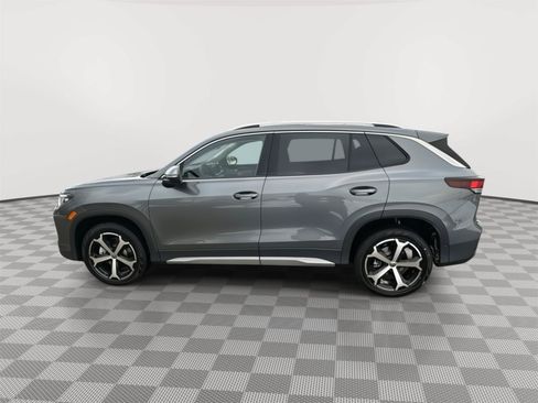 Used 2026 Volkswagen Tiguan SE AWD/4WD image 9