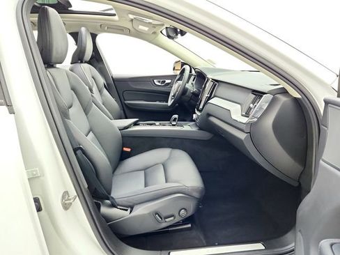 Certified 2025 Volvo XC60 B5 Plus image 18