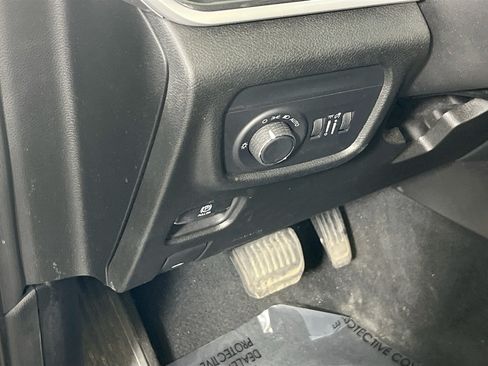 Used 2023 Jeep Grand Cherokee Laredo AWD/4WD image 10