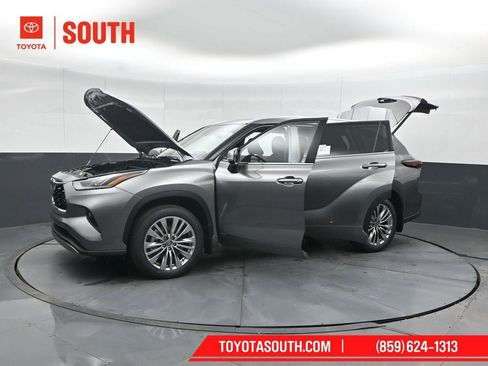 New 2026 Toyota Highlander Platinum image 63