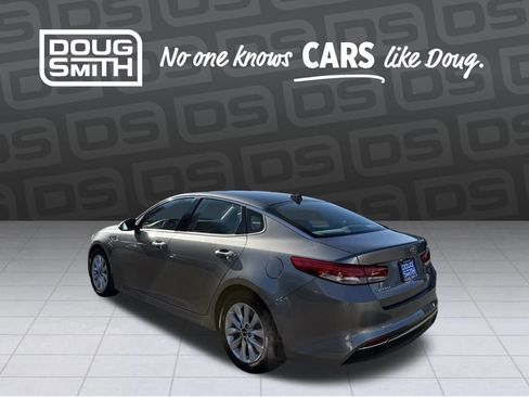 Used 2018 Kia Optima EX w/ Premium Package image 3