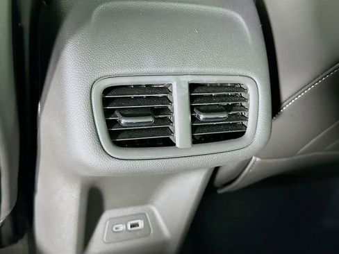 Used 2023 Buick Envision Essence image 33